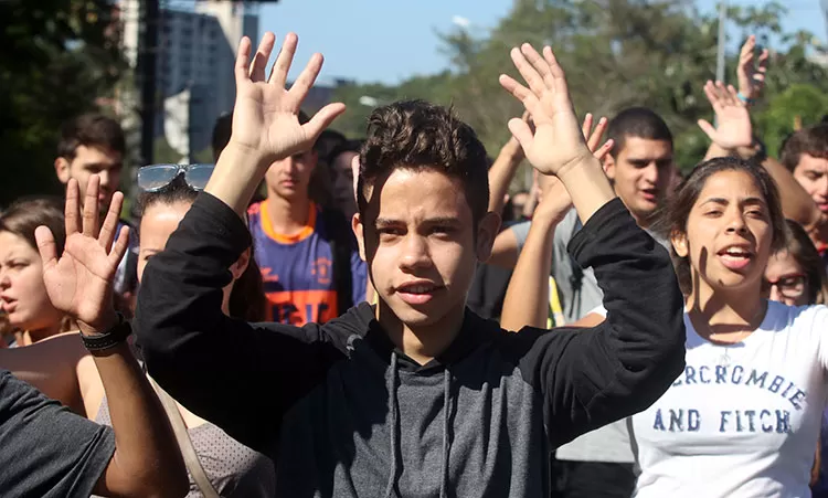protesto libras leo 2