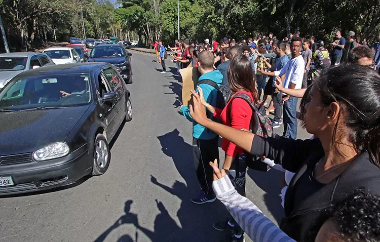 Alunos protestam por inclusão na UFJF 1 protesto ufjf by leo