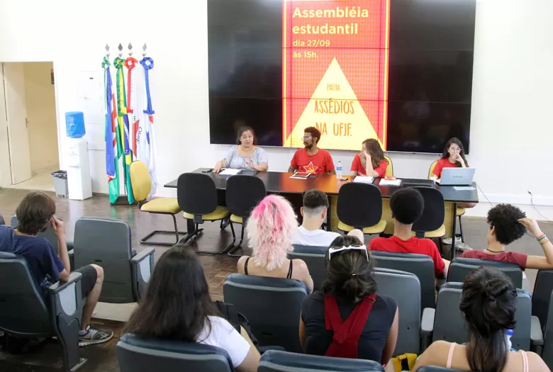 Estudantes discutem suspeitas de assédio na UFJF 1 Assembleia-Estudantil-Assédio-UFJF