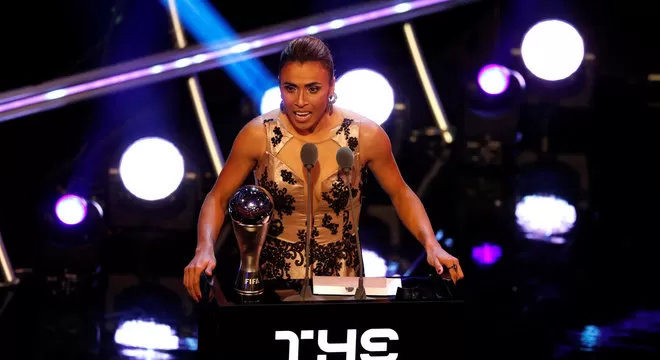 Marta ganha prêmio de melhor do mundo pela 6ª vez e bate recorde 1 fifa marta reproducao