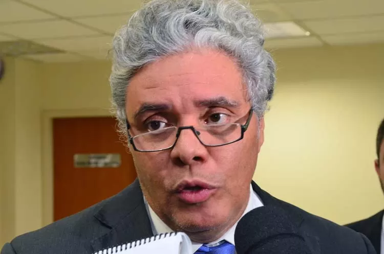 Adelio Olavo dentro