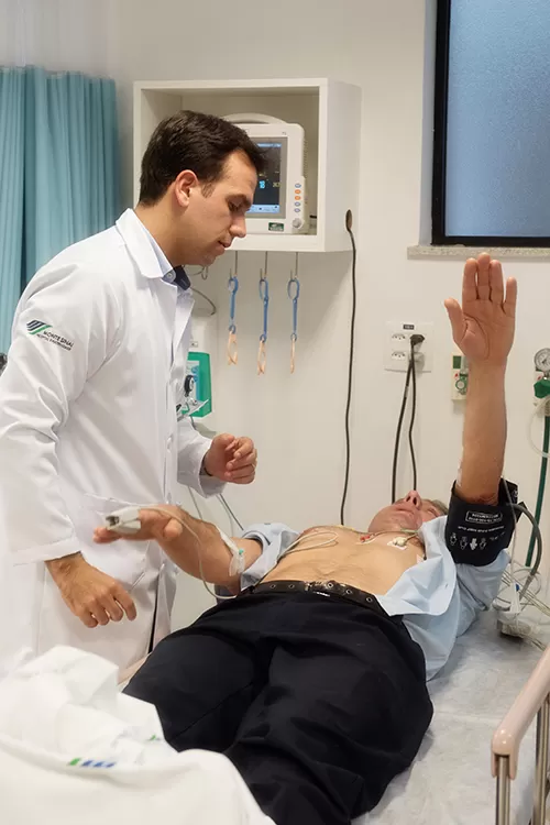 Atendimento do AVC Agudo: cada minuto conta 14 KM5 4867