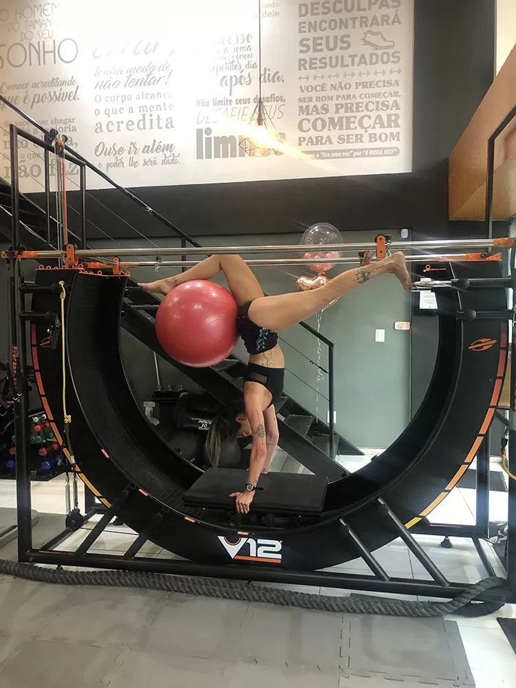 V12 2