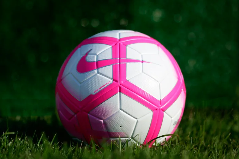 CBF divulga bola rosa para a 29ª rodada do Campeonato Brasileiro 1 boladooutubrorosa