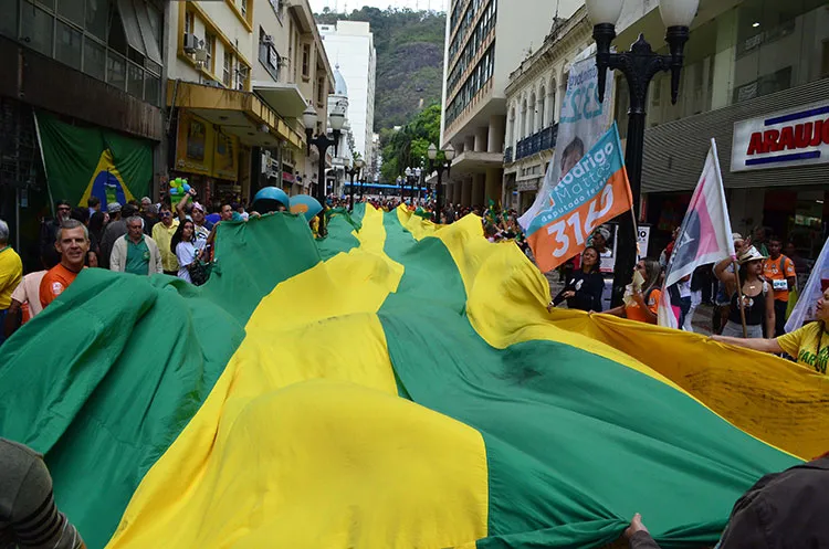 Véspera do 1º turno das Eleições tem clima de campeonato no Calçadão 1 calcadao olavo
