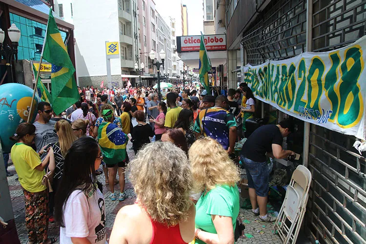 Eleitores de Bolsonaro e Haddad voltam a movimentar Calçadão da Halfeld 2 campanha eleitoral calcadao fernando 5