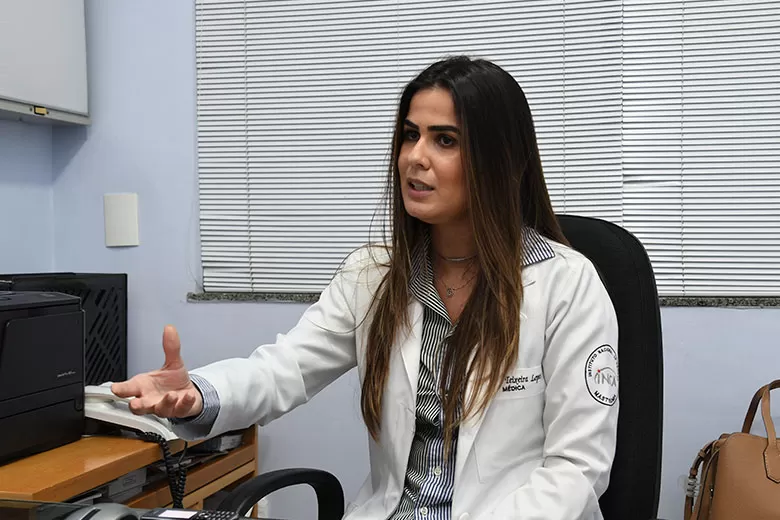 Minas deve ter mais de 5 mil novos casos de câncer de mama 1 carolina teixeira mastologista marcelo