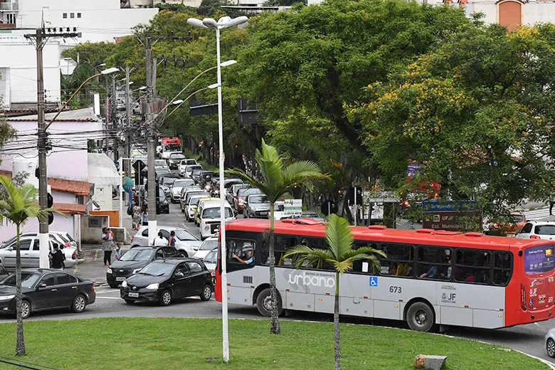 Carreta perde freio e interdita acesso para a Cidade Alta 2 carreta by marcelo 2