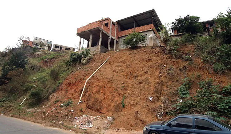 Prefeitura habilita 3 empresas em concorrência para obras de contenção 1 rua do boto leo