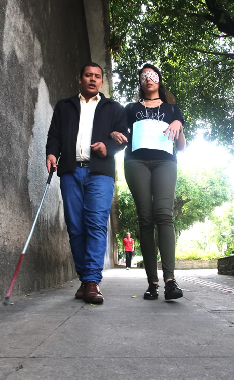 Ação busca 'novos olhares' sobre os deficientes visuais 2 Cegos2 priamo1