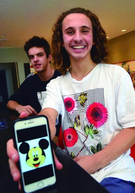 Juiz-foranos revelam a paixão por Mickey, que completa 90 anos neste domingo 5 Enzo e Bernardo OLAVO PRAZERES