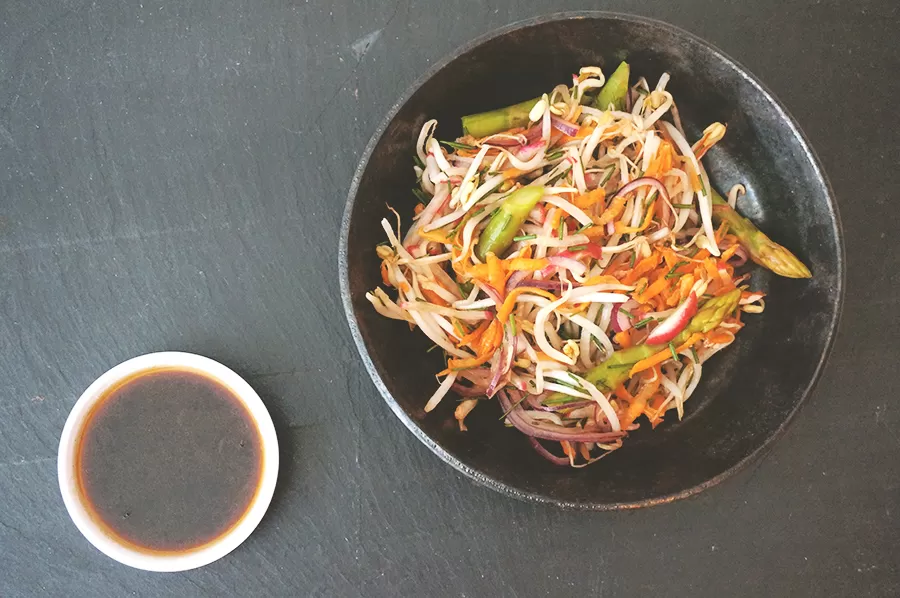 salada aspargo broto gergelim