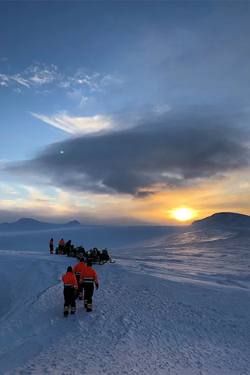 Viagens de experiências: roteiros feitos sob medida 5 boa viagem snowmobiling ate cratera Eyjafjallajökull