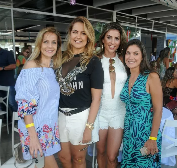 Danielle Scio, Michelle dos Santos, Érika Miana e Paula Lima curtindo o ritmo do Bloco Batucada de Rua 1 No Clube Dom Pedro II, Danielle Scio, Michelle dos Santos, Érika Miana e Paula Lima curtindo o ritmo do Bloco Batucada de Rua Foto: Andréa Ottoni