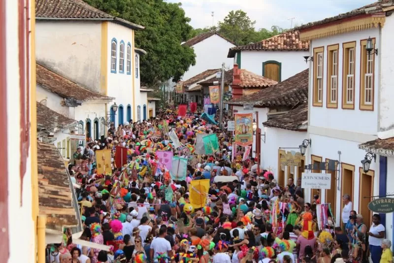 Folia e tradições momescas nas históricas Ouro Preto e Tiradentes 2 Palhaçada 7 e1550164251320