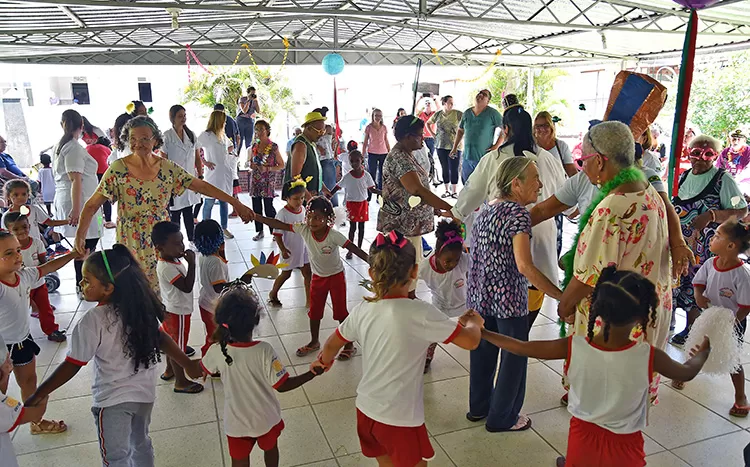 Abrigo Santa Helena recebe crianças para 'bailinho' de carnaval 1 bailinho marcelo3