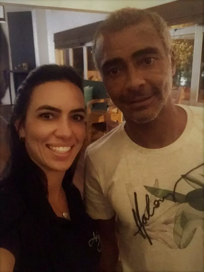 Gabriela Fernandes recebeu o ex-craque (e hoje senador) Romário, anteontem, no jantar do Arigatô 1 Gabriela Fernandes recebeu o ex-craque (e hoje senador) Romário, anteontem, no jantar do Arigatô