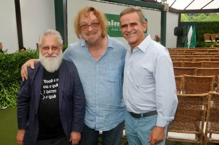 Gabriela Fernandes recebeu o ex-craque (e hoje senador) Romário, anteontem, no jantar do Arigatô 2 Cesar Brandão, Carlos Bracher e Gerson Guedes, trio de artistas consagrados, no novo Hospital Unimed