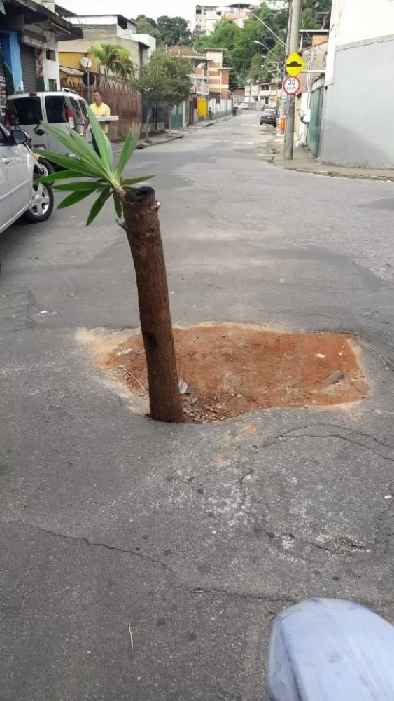 Buraco volta a ser problema no Furtado de Menezes 1 VU2