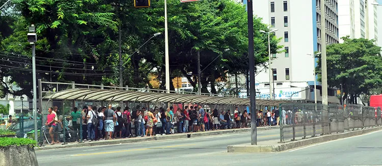 Congestionamento de ônibus para a Avenida Rio Branco 1 congestionamento by olavo interna