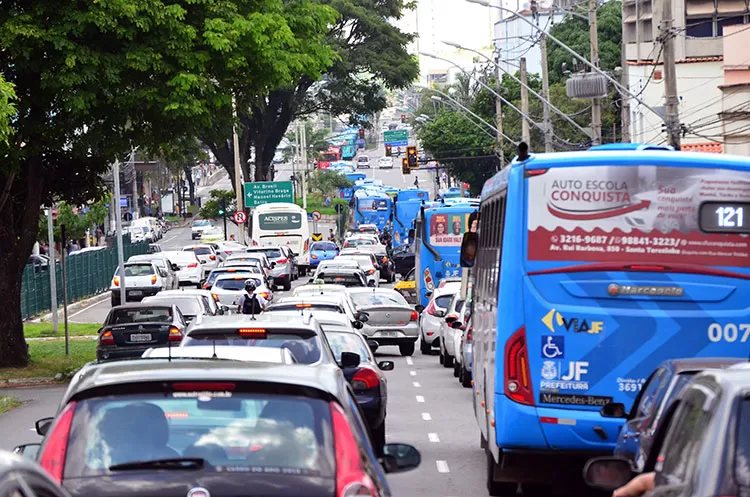 Congestionamento de ônibus para a Avenida Rio Branco 2 congestionamento by olavo