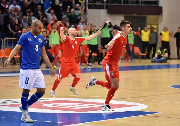 Com juiz-forano, Seleção Brasileira de Futsal é derrotada pela Sérvia 1 esp brasil 0 x 3 servia 1 foto divulgação FSS
