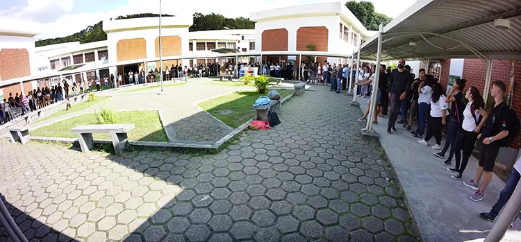 Abraço ao IF Sudeste protesta contra cortes na educação 1 abraco if sudeste by olavo interna