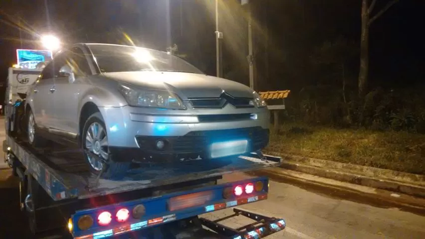 Homem é baleado por engano durante perseguição policial 1 carro roubado11