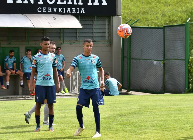 Testado por Beto, jovem Cleitinho comemora chance no Tupi 1 esp Tupi Cleitinho foto Marcelo Ribeiro