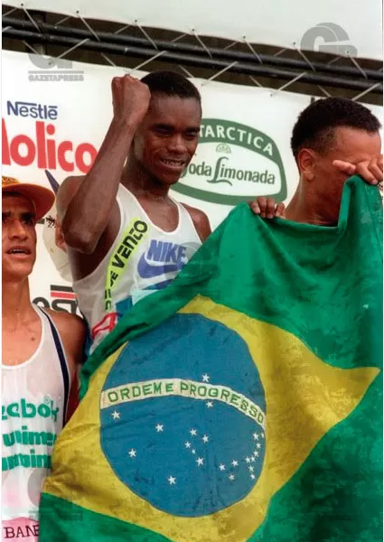 Recordista mundial, Ronaldo da Costa rifa tocha olímpica 3 esp ronaldo da costa sao silvestre podio