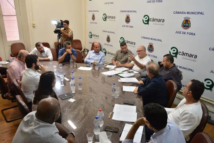 Regulamentação da Uber pode retornar à PJF 1 reuniao uber vereadores