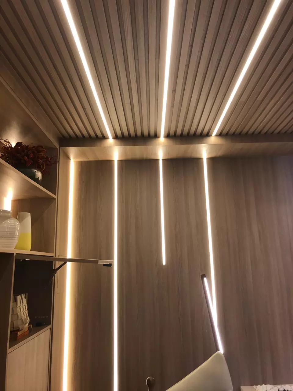 teto-e-parede-iluminados-com-detalhes