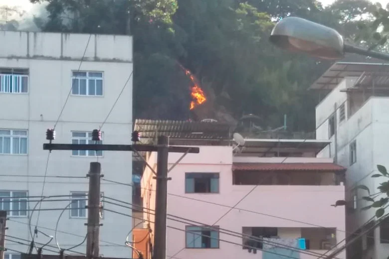 Incêndio no Mundo Novo atinge área equivalente a um campo de futebol 1 incêndio Josi1
