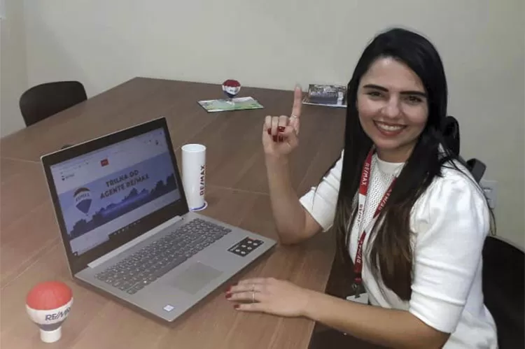 Universidade RE/MAX: uma ferramenta exclusiva para a formação do profissional 2 Larissa Miranda