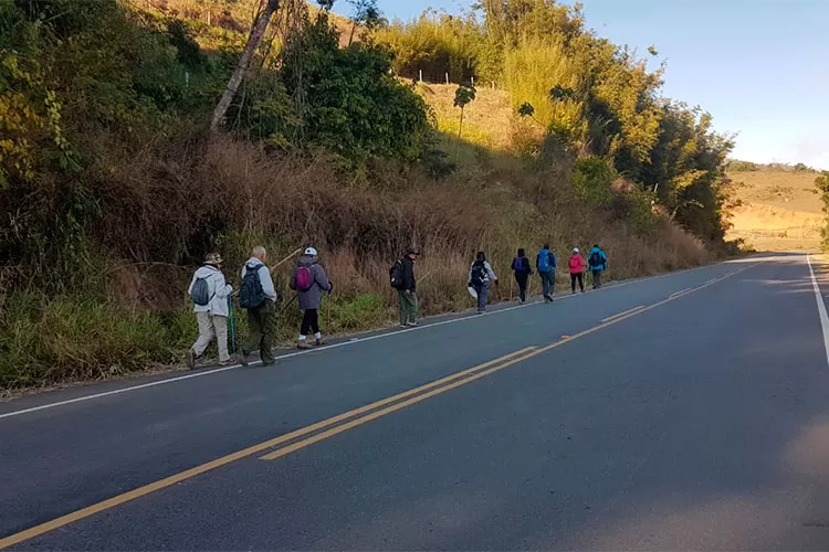 caminhando-no-asfalto-Cópia