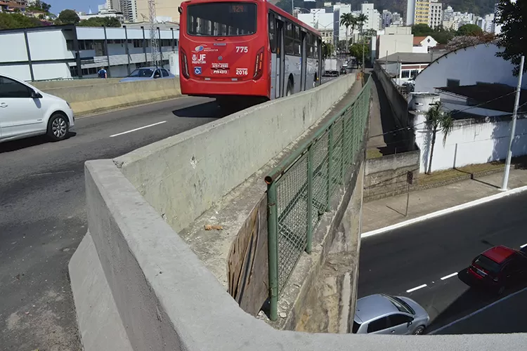 Passagem de pedestre no Viaduto Augusto Franco é interrompida 1 viaduto augusto franco by olavo capa 2