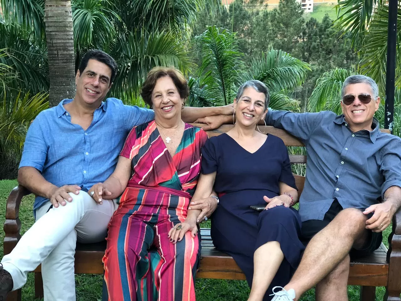 Maria-Thereza-Matta-e-os-filhos-Guilherme-Juliana-e-Alexandre
