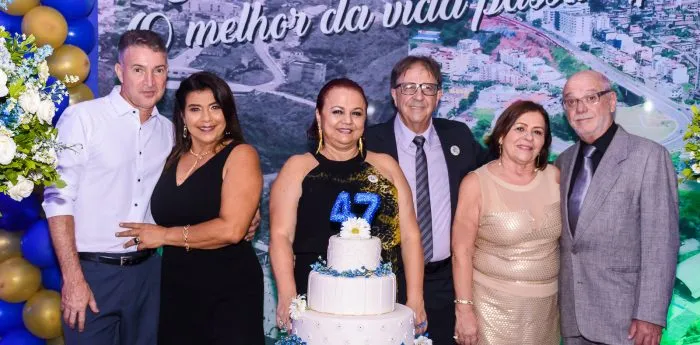 Rovilson Marcos e Lígia Seccadio, Antonieta Lopardi e o presidente Maurício Santos de Oliveira, Regina e Márcio Santos Villela no baile dos 47 anos do Cascatinha, no Salão de Cristal Fotos : Rodrigo Zuddio