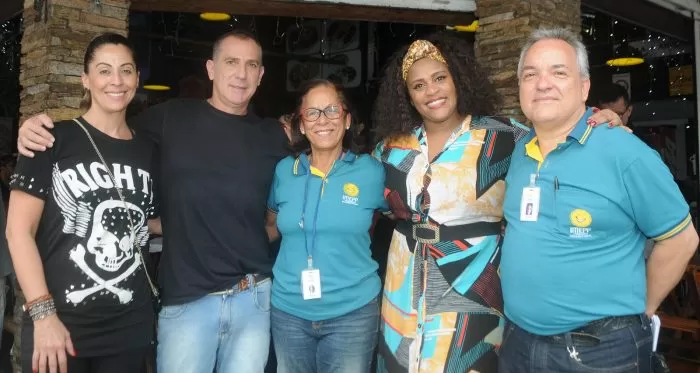 Ariane Sarto e Álvaro Lamha, Nelma Tavares, a cantora Sandra Portela e Mauro Vidal, na tarde solidária do Imepp 1 Ariane Sarto e Álvaro Lamha, Nelma Tavares, a cantora Sandra Portela e Mauro Vidal, na tarde solidária do Imepp, na Estação Grill Foto: Andréa Ottoni