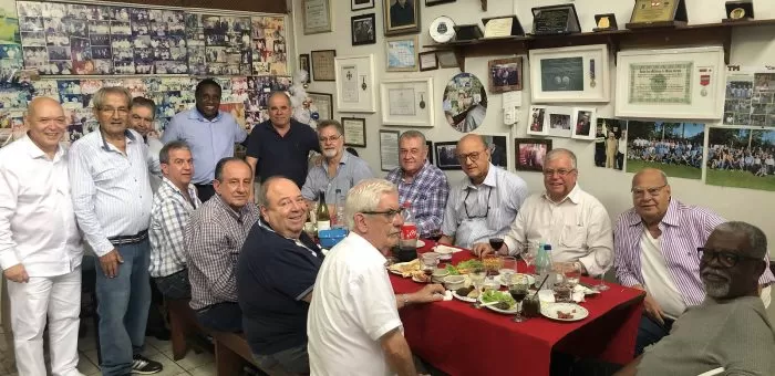 O aniversariante José Natalino Nascimento ladeado por amigos 1 Ronaldo Brandão, ‘sheik’ Ibrahim El-Kouri, Alberto Arbex, Miguel De Vito, Dalton Abud, Fernandão Assad, Wilson Cid, José Geraldo dos Santos, Ênio Monteiro, Sebastião Costa, João Cesar Novais, Israel Rachid, o aniversariante José Natalino Nascimento, Paulo Ely Braz Pereira e Paulo Cesar Magella durante almoço libanês na Confraria do Sheik