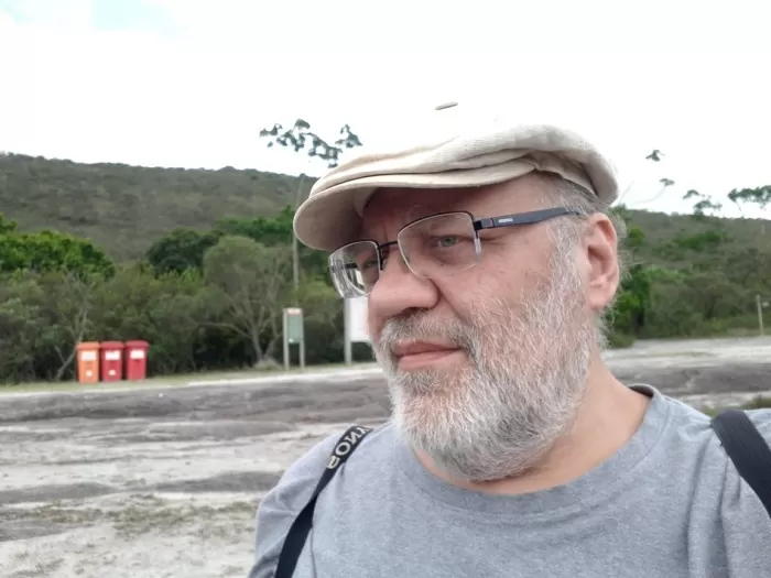 Oswaldo Martins: “O poeta deve ser um monstro preenchido de sentidos” 2 Oswaldo Martins 2