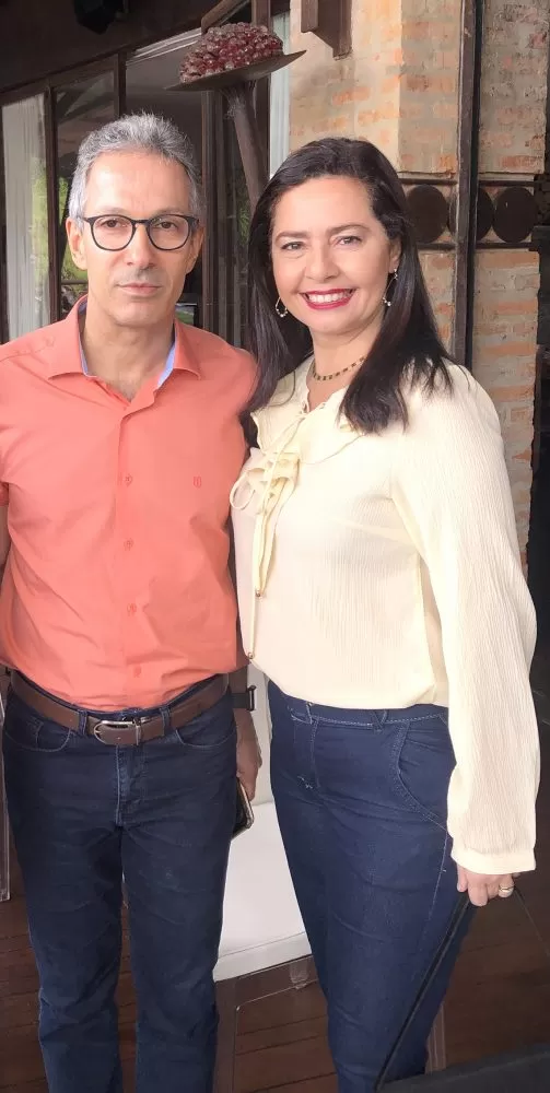 O governador Romeu Zema e Paula Backx, em recente almoço na Assunta 1 O governador Romeu Zema e Paula Backx, em recente almoço na Assunta