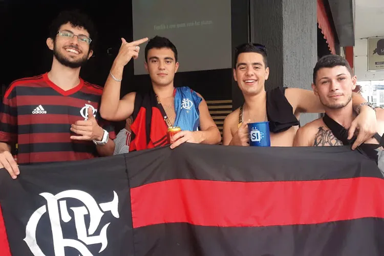 Não faltou torcida vermelha e preta em JF 3 lucas e amigos