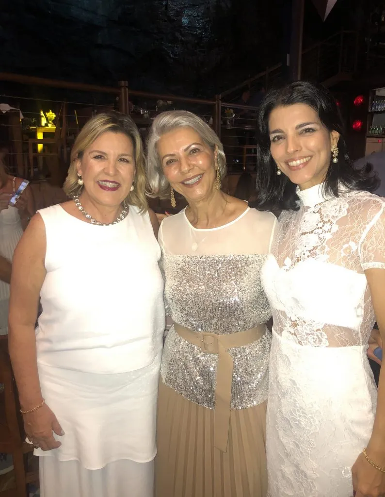 Beatriz Araújo Regina Gouvêa e Larissa Gouvêa 020120 enviada pelo Cesar Romero1