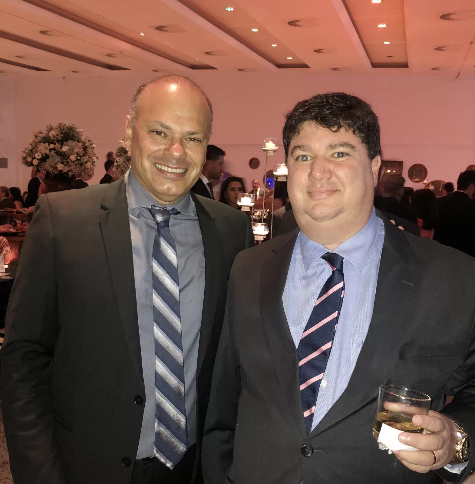 Rafael Prata e Jovino Campos em tarde informal no Salvaterra 3 Cláudio Ferreira da Silva e Alexandre Elias em noite social no Olympo