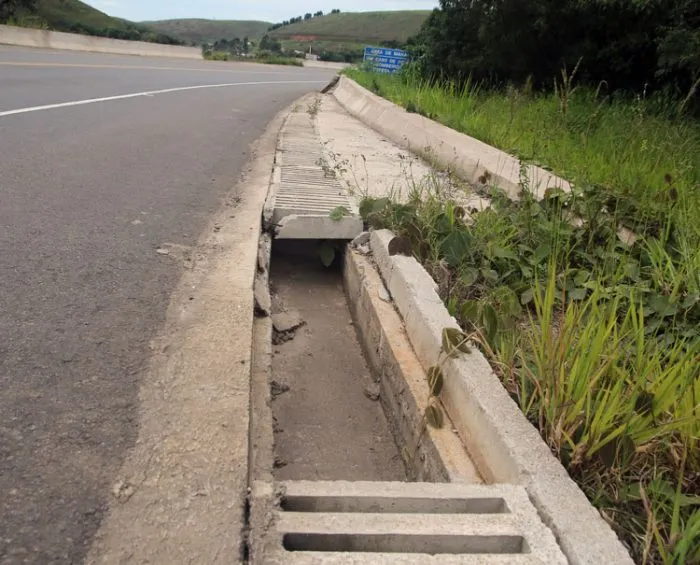 Obras de proteção da Represa João Penido estão interrompidas na AMG-3085 3 amg 3085 Fernando Priamo