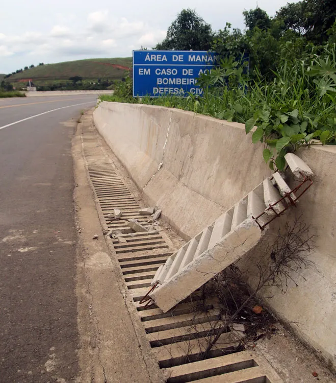 Obras de proteção da Represa João Penido estão interrompidas na AMG-3085 2 amg 3085 Fernando Priamo 3
