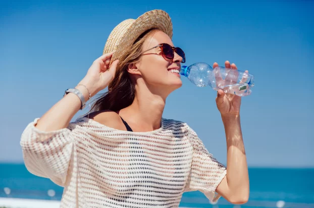 Alimentação saudável no Verão: possibilidades 1 Esteja sempre com uma garrafinha de água em mãos.