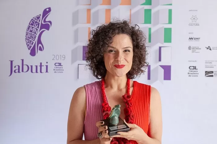 Autora do melhor livro infantil do Jabuti de 2019, a mineira Júlia Medeiros segue com a obra para eventos fora do país 2 Júlia Medeiros