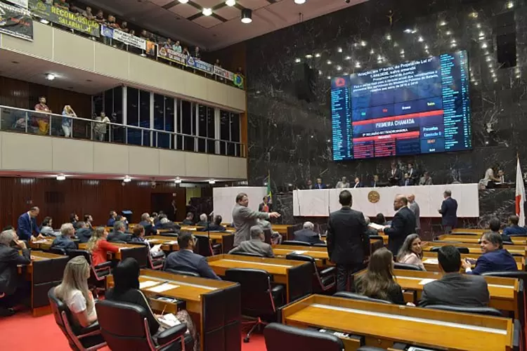 ALMG aprova recomposição salarial de 41,7% para segurança pública 1 Reajuste-salarial-plenário-by-Divulgação